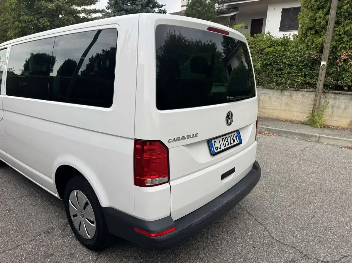 Usata VW Caravelle Trendline 110 CV (80 kW) 2022 Bianco Furgone