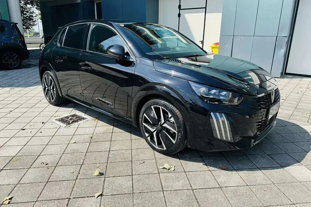 Usata Peugeot 208 GT 136 CV (100 kW) 2025 Nero Utilitaria