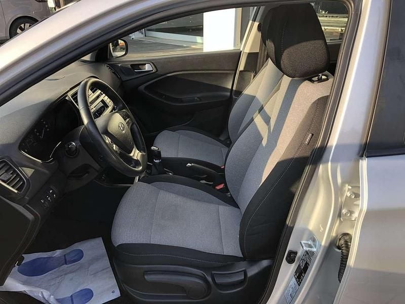 Usata Hyundai i20 84 CV (61 kW) 2016 Argento Utilitaria