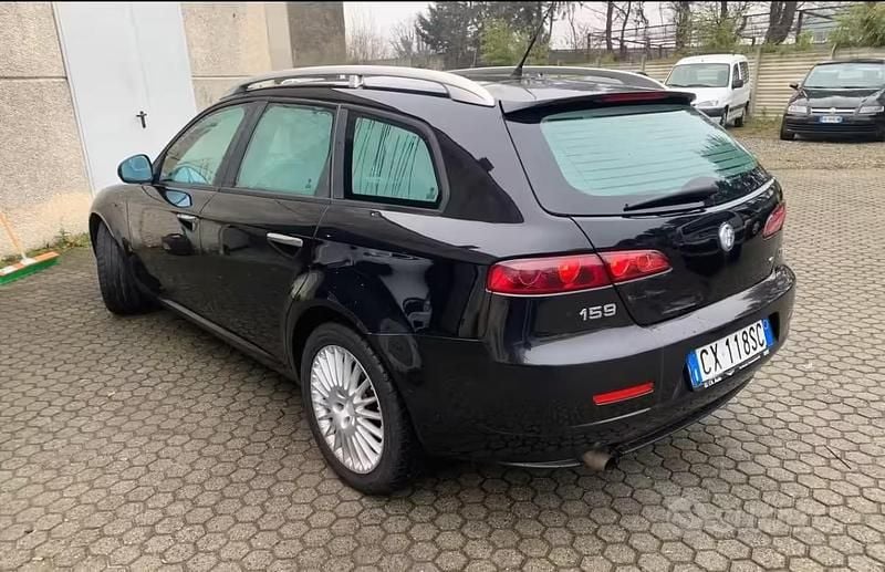Second-hand Alfa Romeo 159 Distinctive 150 CP (110 kW) 2006 Negru Break