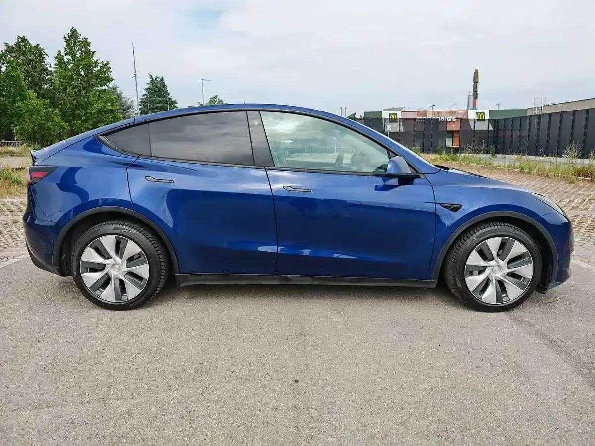 Usata Tesla Model Y 152 kW (208 CV) 2021 Blu/azzurro SUV