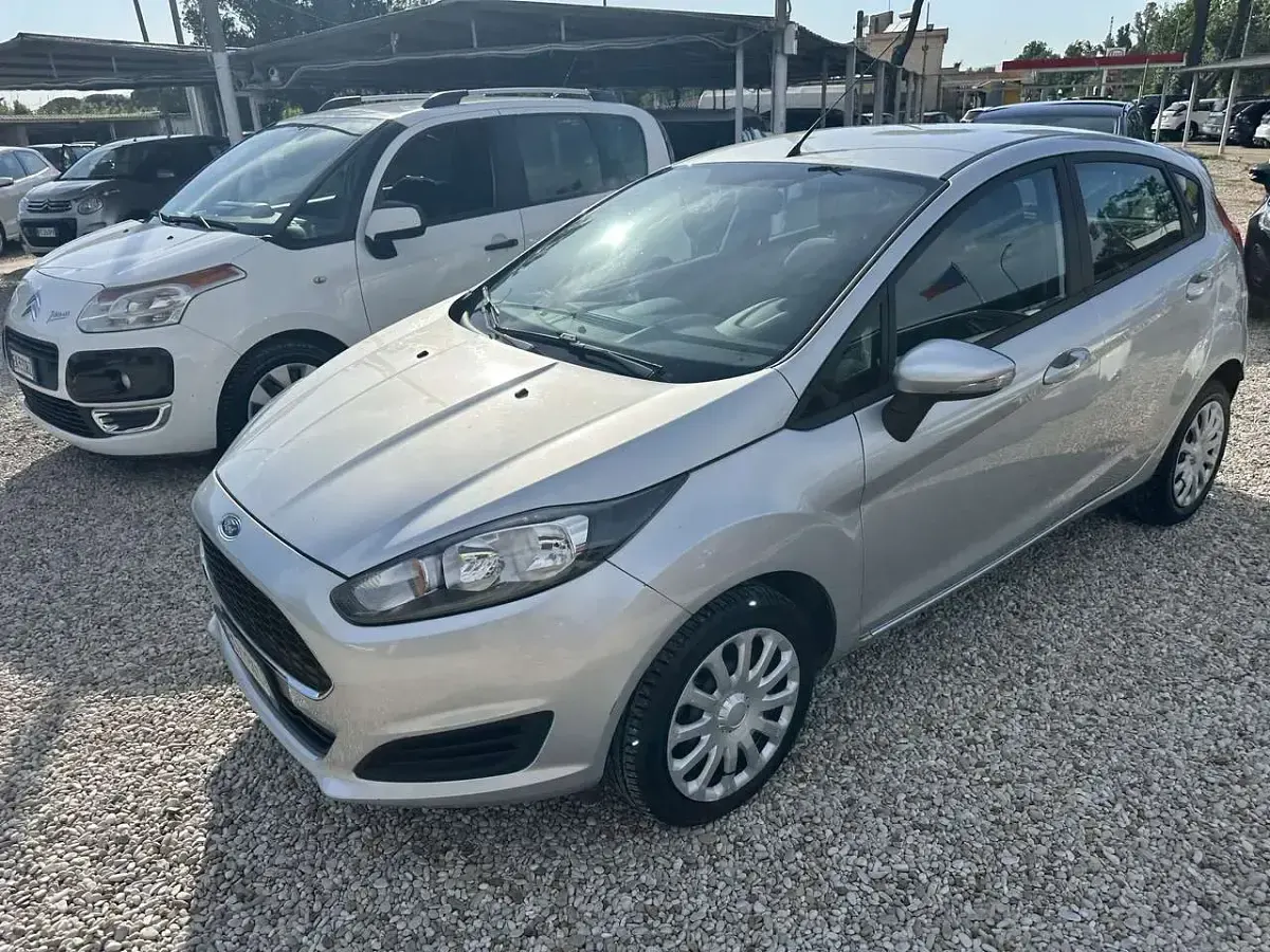 Usata Ford Fiesta 95 CV (69 kW) 2017 Argento Utilitaria