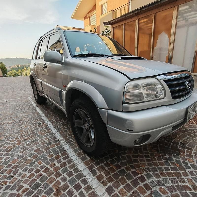 Usata Suzuki Grand Vitara 109 CV (80 kW) 2004 Grigio SUV