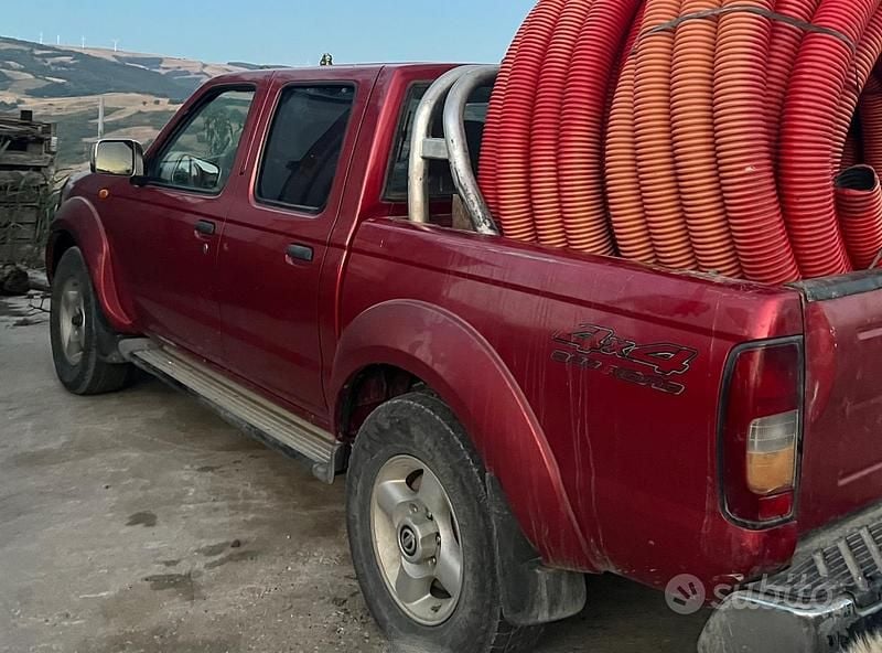 Usata Nissan Navara 174 CV (127 kW) 2005 Rosso Pick-up
