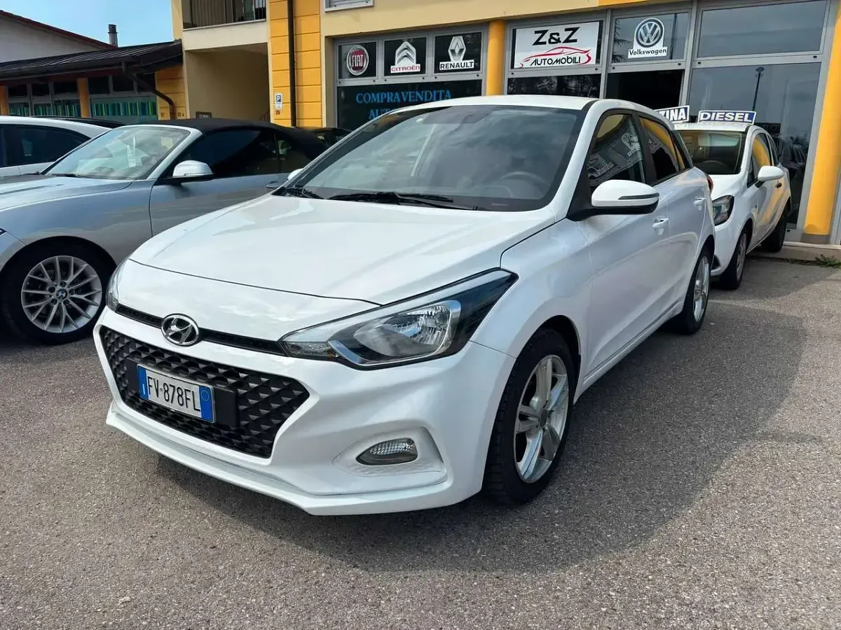 Usata Hyundai i20 75 CV (55 kW) 2019 Bianco Utilitaria