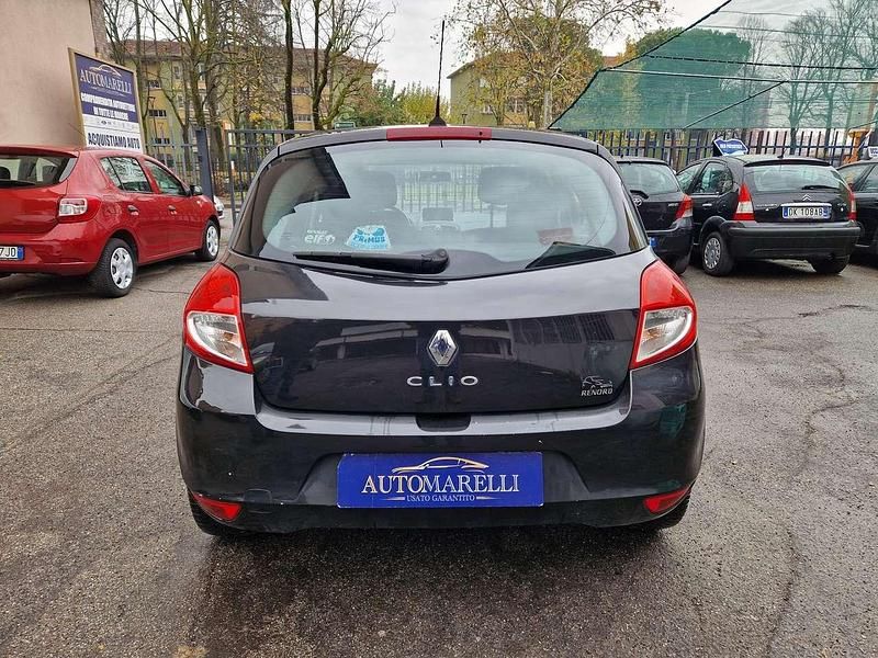 Usata Renault Clio II 75 CV (55 kW) 2011 Nero Berlina