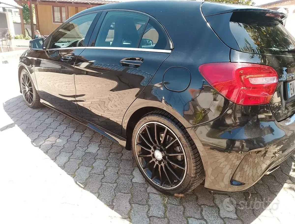 Usata Mercedes A200 AMG 136 CV (100 kW) 2015 Nero Utilitaria