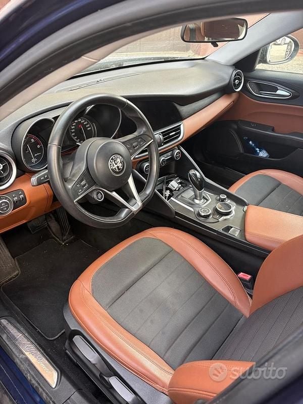Usata Alfa Romeo Giulia Business 150 CV (110 kW) 2017 Blu/azzurro Berlina