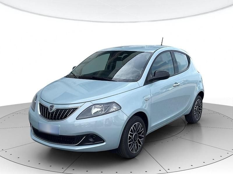 Verde rugiada Usata 2024 Lancia Ypsilon Due volumi | 13.900 € (Buon prezzo) - Immagine 1/3