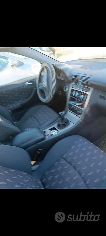 Usata Mercedes C220 143 CV (105 kW) 2003 Grigio