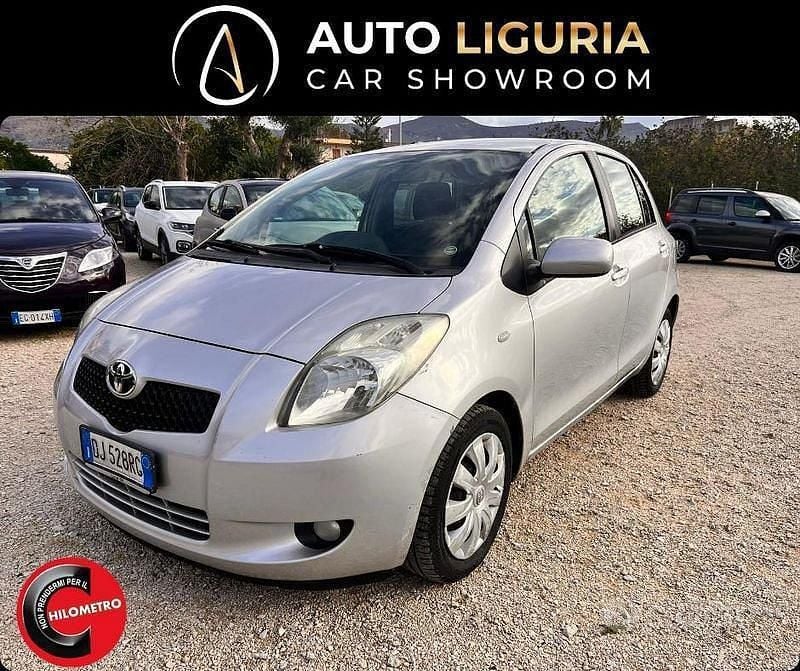 Grigio Usata 2007 Toyota Yaris Berlina | 1490 € (Super prezzo) - Immagine 1/4