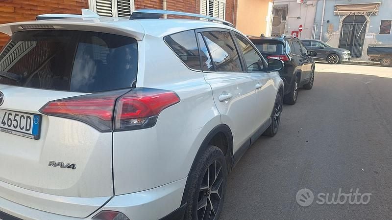 Usata Toyota RAV4 143 CV (105 kW) 2016 SUV