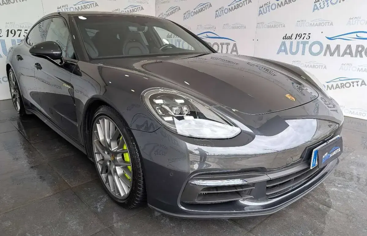 Usata Porsche Panamera 330 CV (242 kW) 2020 Grigio Berlina