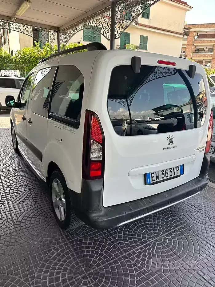Usata Peugeot Partner Tepee Outdoor 92 CV (67 kW) 2014 Bianco Monovolume
