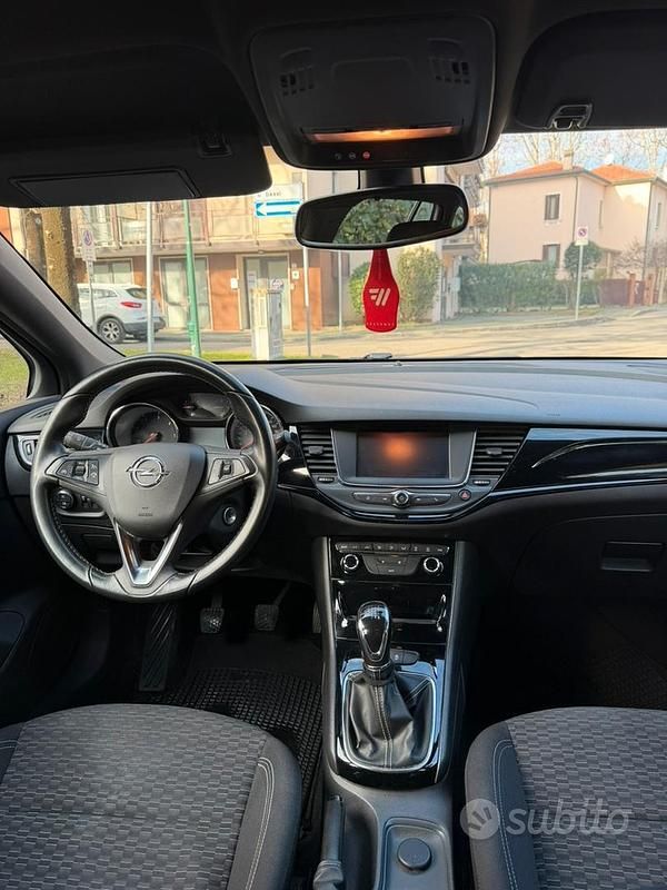 Usata Opel Astra 110 CV (80 kW) 2017 Nero Station wagon