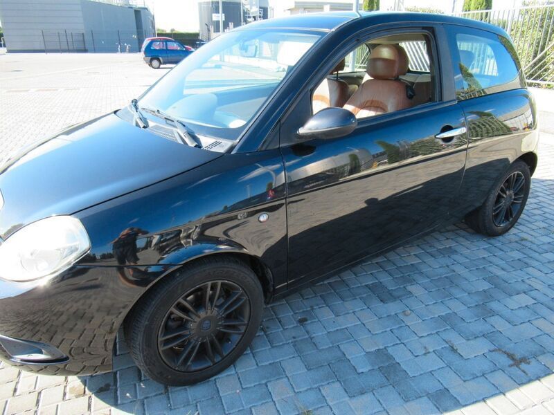Usato 2008 Lancia Ypsilon 1.4 Benzin 95 CV (3.900 €)