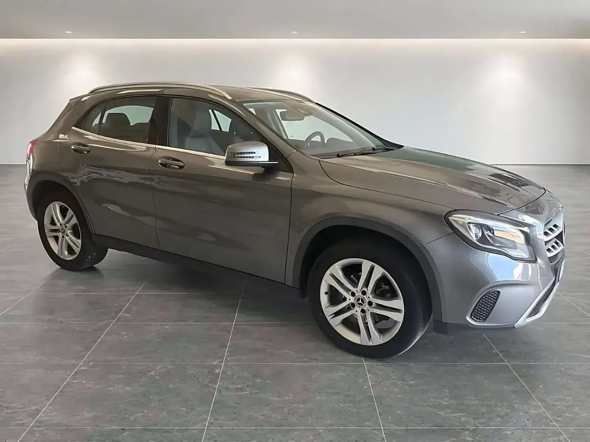 Usata Mercedes GLA220 Premium 177 CV (130 kW) 2017 Grigio SUV