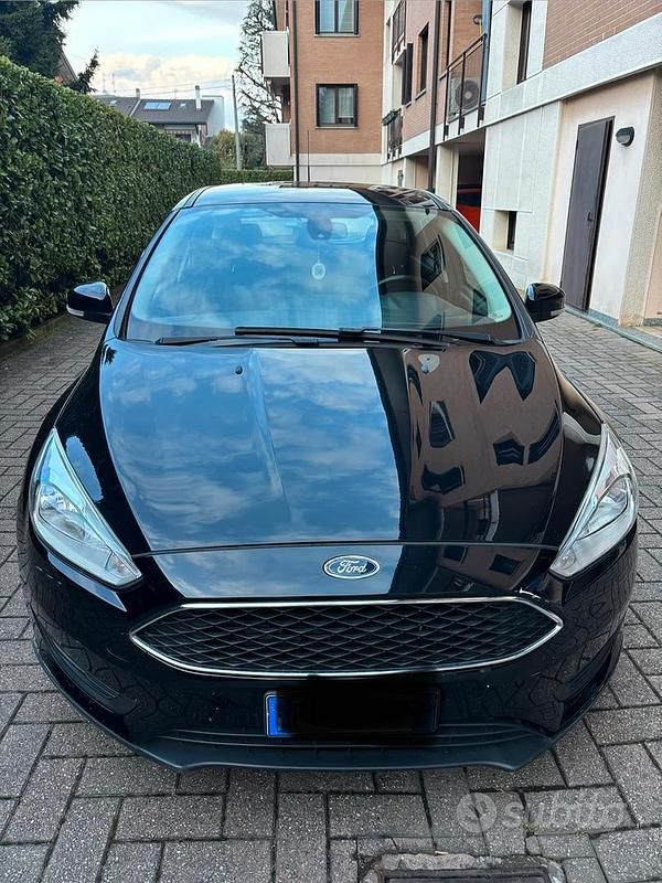 Usata Ford Focus S 101 CV (74 kW) 2015 Nero Berlina