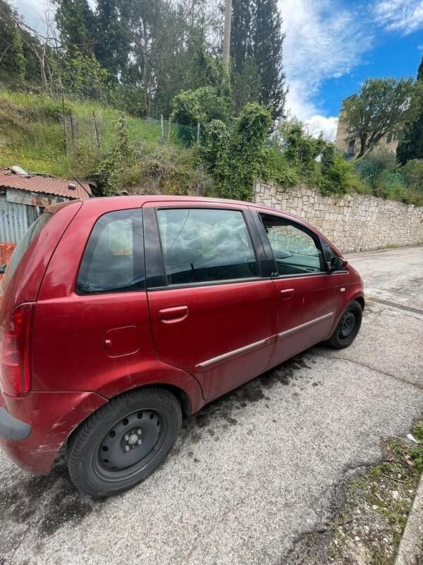 Usata Lancia Musa 90 CV (66 kW) 2006 Rosso Monovolume