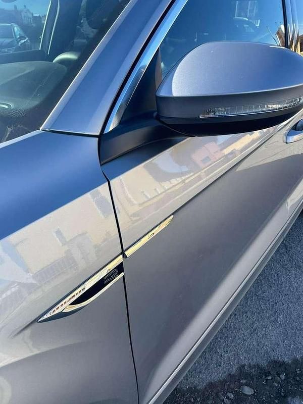 Usata VW T-Roc R-line 150 CV (110 kW) 2023 Argento SUV