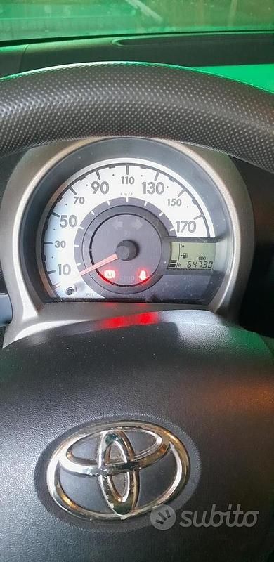 Usata Toyota Aygo 68 CV (50 kW) 2008 Grigio Utilitaria