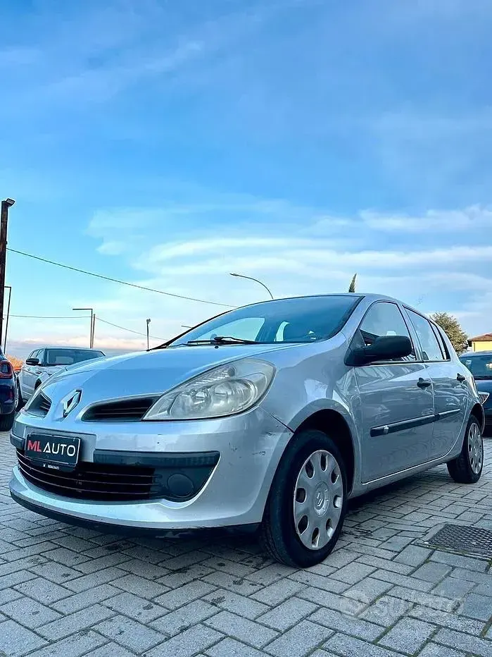 Usata Renault Clio II Dynamique 75 CV (55 kW) 2008 Grigio Berlina