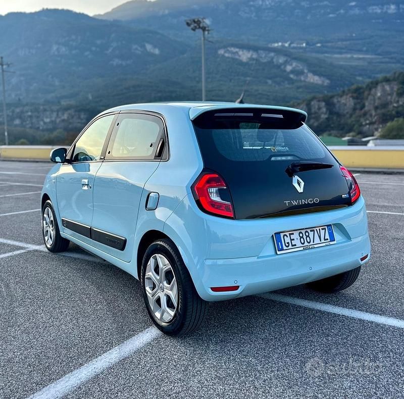 Usata Renault Twingo Zen 60 kW (82 CV) 2021 Blu Utilitaria