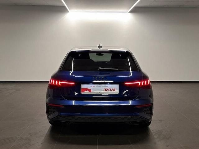Usata Audi A3 Ambiente 150 CV (110 kW) 2023 Blu navarra metallizzato Berlina