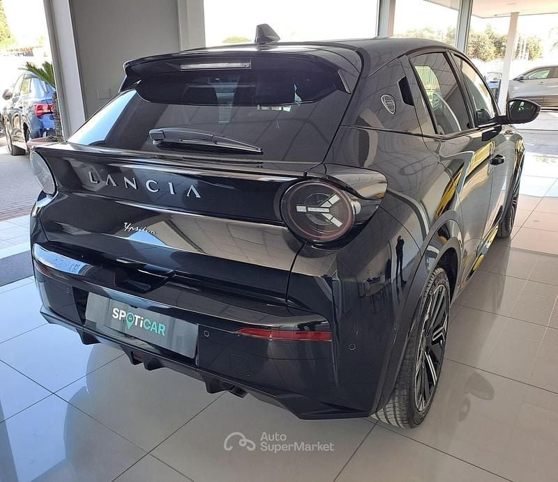 Usata Lancia Ypsilon 101 CV (74 kW) 2025 Nero Utilitaria