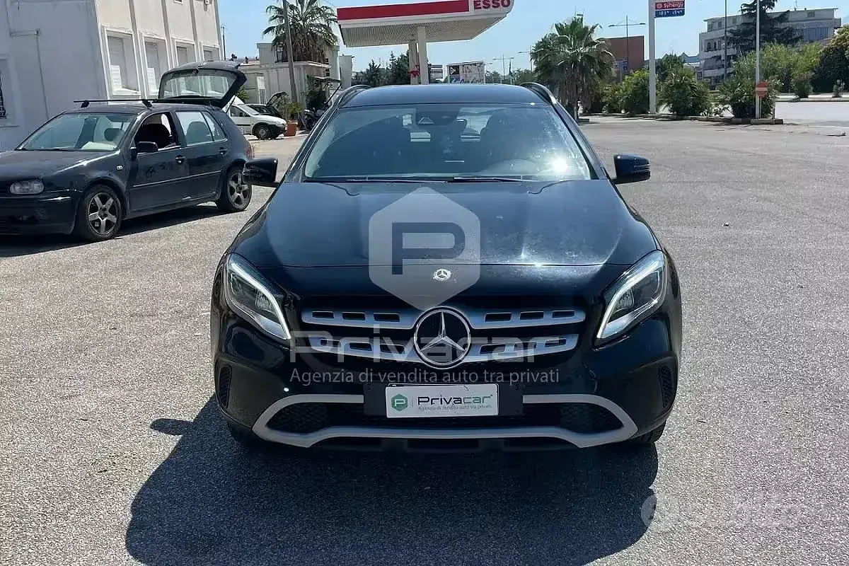 Usata Mercedes GLA180 Business 122 CV (89 kW) 2020 Nero SUV