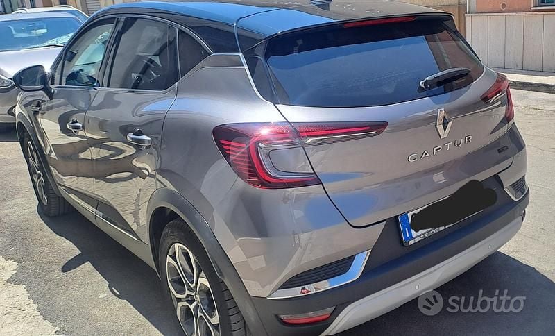 Usata Renault Captur 145 CV (106 kW) 2022 Grigio SUV