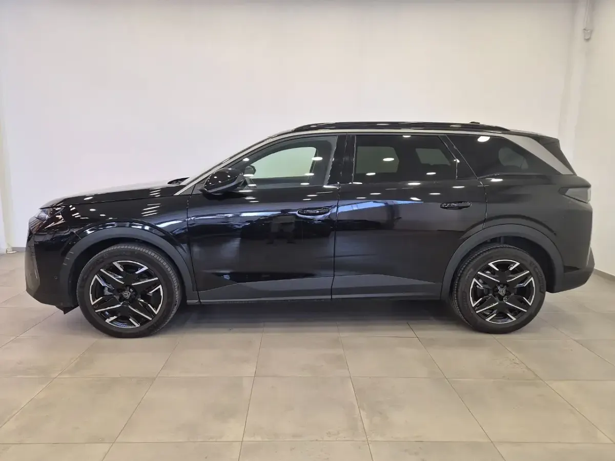 Usata Peugeot 5008 145 CV (106 kW) 2025 Nero SUV
