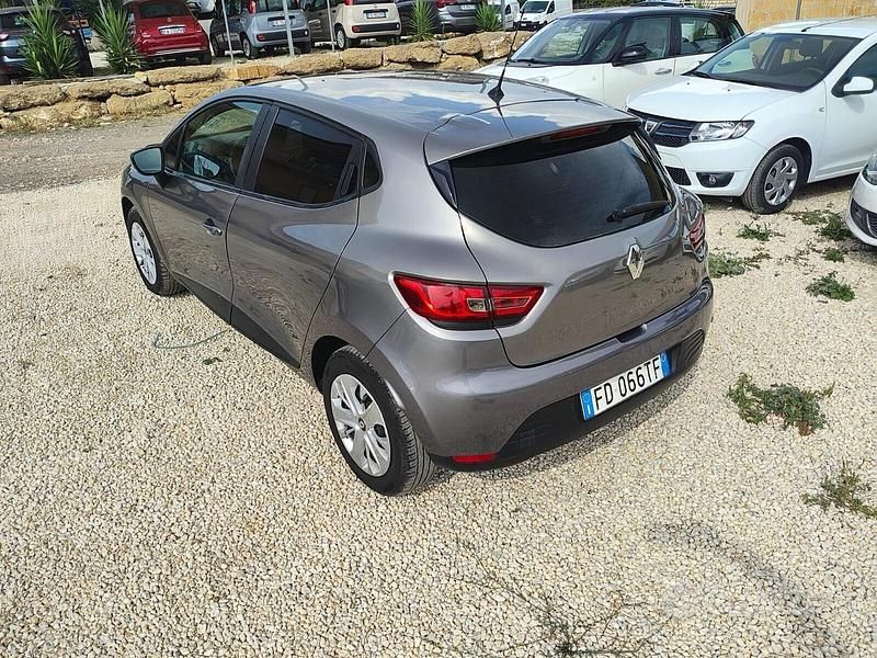Usata Renault Clio IV 75 CV (55 kW) 2016 Grigio Berlina