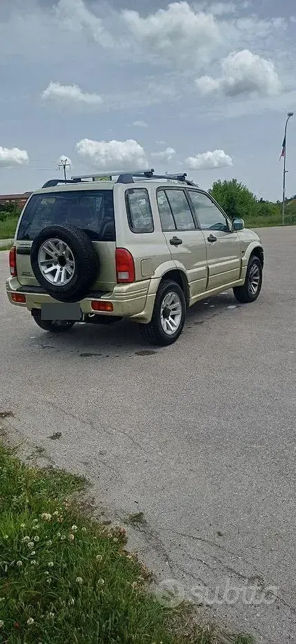 Usata Suzuki Grand Vitara 128 CV (94 kW) 2000 Giallo SUV