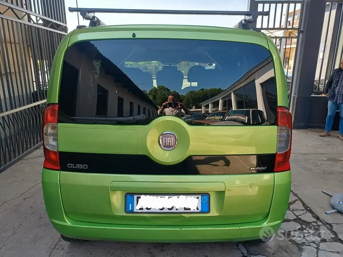Usado Fiat Qubo Dynamic 75 CV (55 kW) 2011 Verde Monovolumen