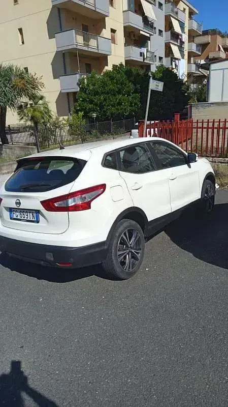 Usata Nissan Qashqai Acenta 110 CV (80 kW) 2016 Bianco SUV