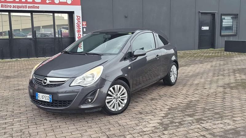 Usata Opel Corsa 85 CV (62 kW) 2012 Grigio Utilitaria