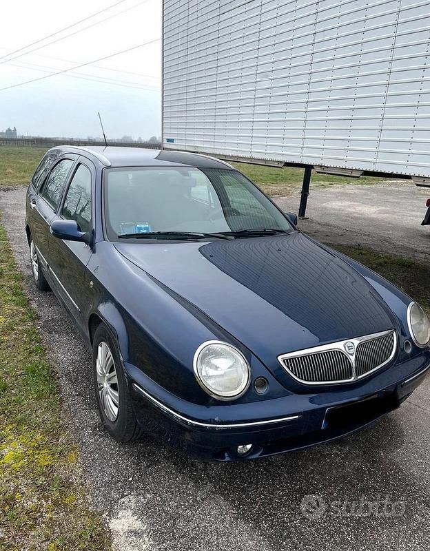Usata Lancia Lybra 116 CV (85 kW) 2003 Blu Station wagon