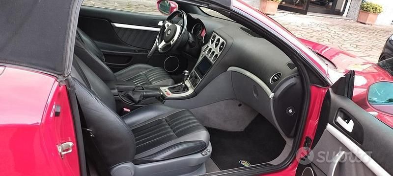 Usata Alfa Romeo Spider 259 CV (190 kW) 2006 Rosso Cabrio