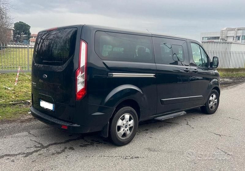 Usata Ford Tourneo Titanium 131 CV (96 kW) 2017 Nero Monovolume