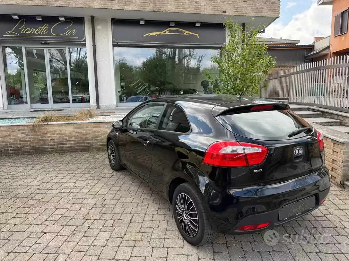 Usata Kia Rio 86 CV (63 kW) 2012 Nero Berlina