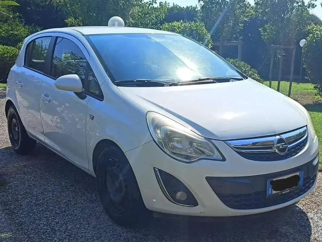 Usata Opel Corsa 86 CV (63 kW) 2013 Bianco Utilitaria