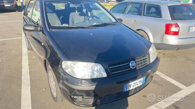 Nero Usata 2009 Fiat Punto Due volumi | 1700 € (Ottimo prezzo) - Immagine 1/4