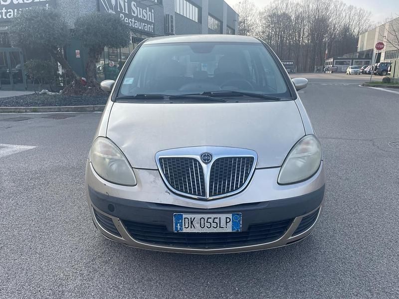 Usata Lancia Musa 95 CV (69 kW) 2007 Oro Monovolume