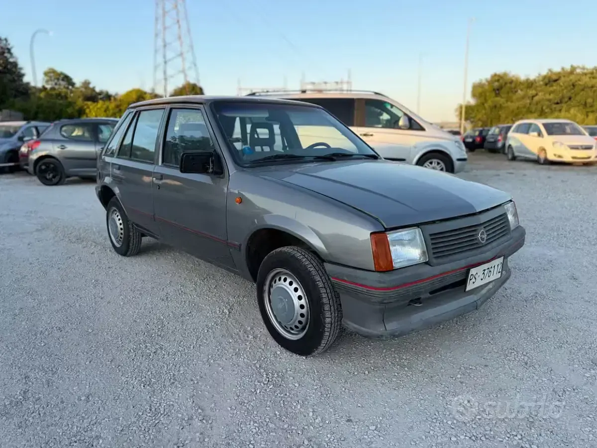 Usata Opel Corsa 45 CV (33 kW) 1989 Grigio Berlina