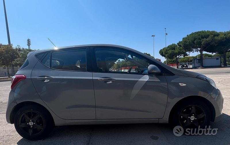 Usata Hyundai Accent 2014 Blu Utilitaria