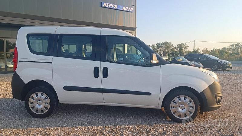 Usata Opel Combo 120 CV (88 kW) 2016 Bianco Monovolume