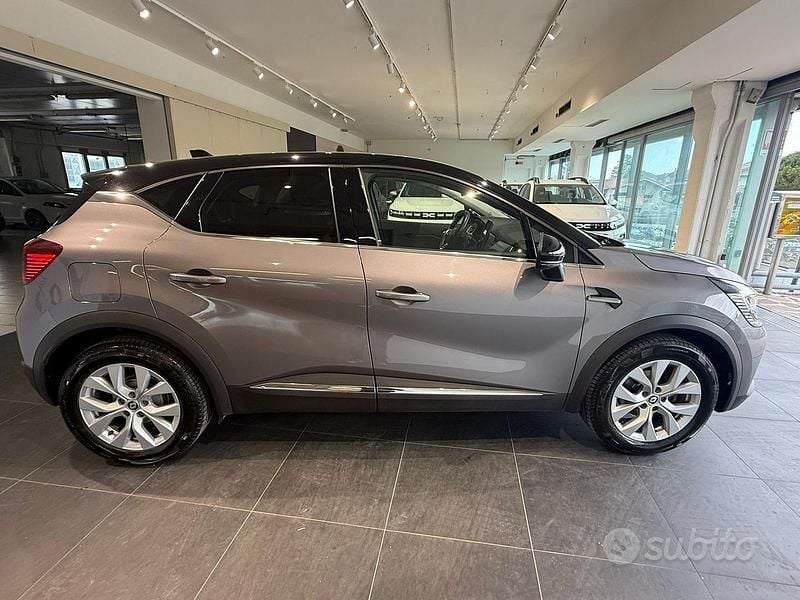 Usata Renault Captur 100 CV (73 kW) 2022 Grigio SUV