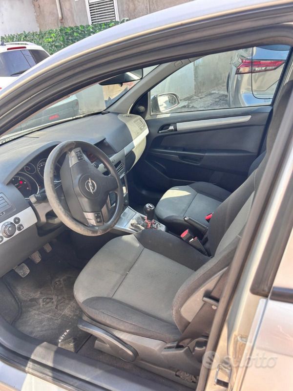 Usata Opel Astra 90 CV (66 kW) 2006 Grigio Berlina