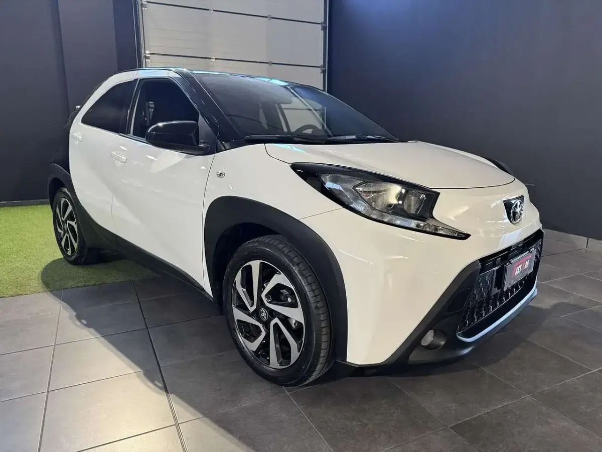 Usata Toyota Aygo X Trend 72 CV (52 kW) 2025 Bianco SUV
